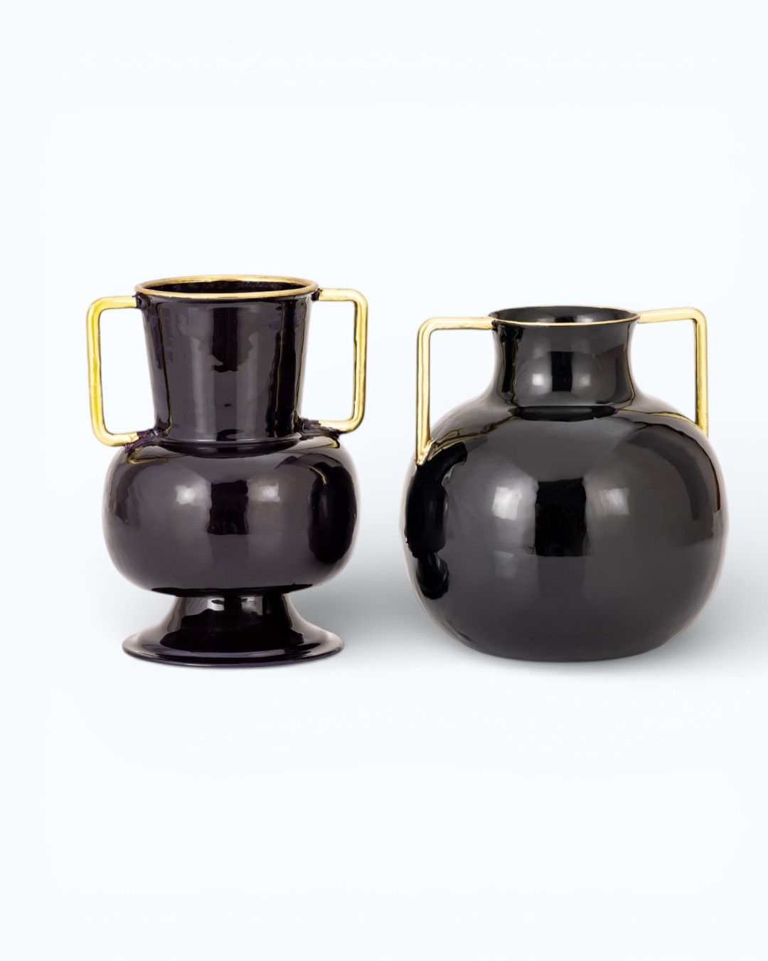 Dual-tier urn with flat rectangular handles