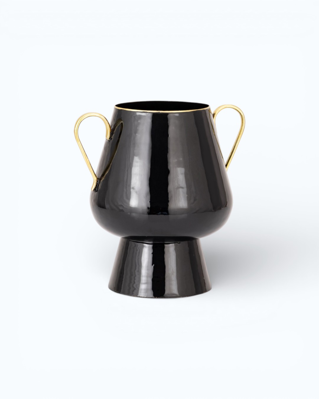 Tapered trophy shape with flared pedestal