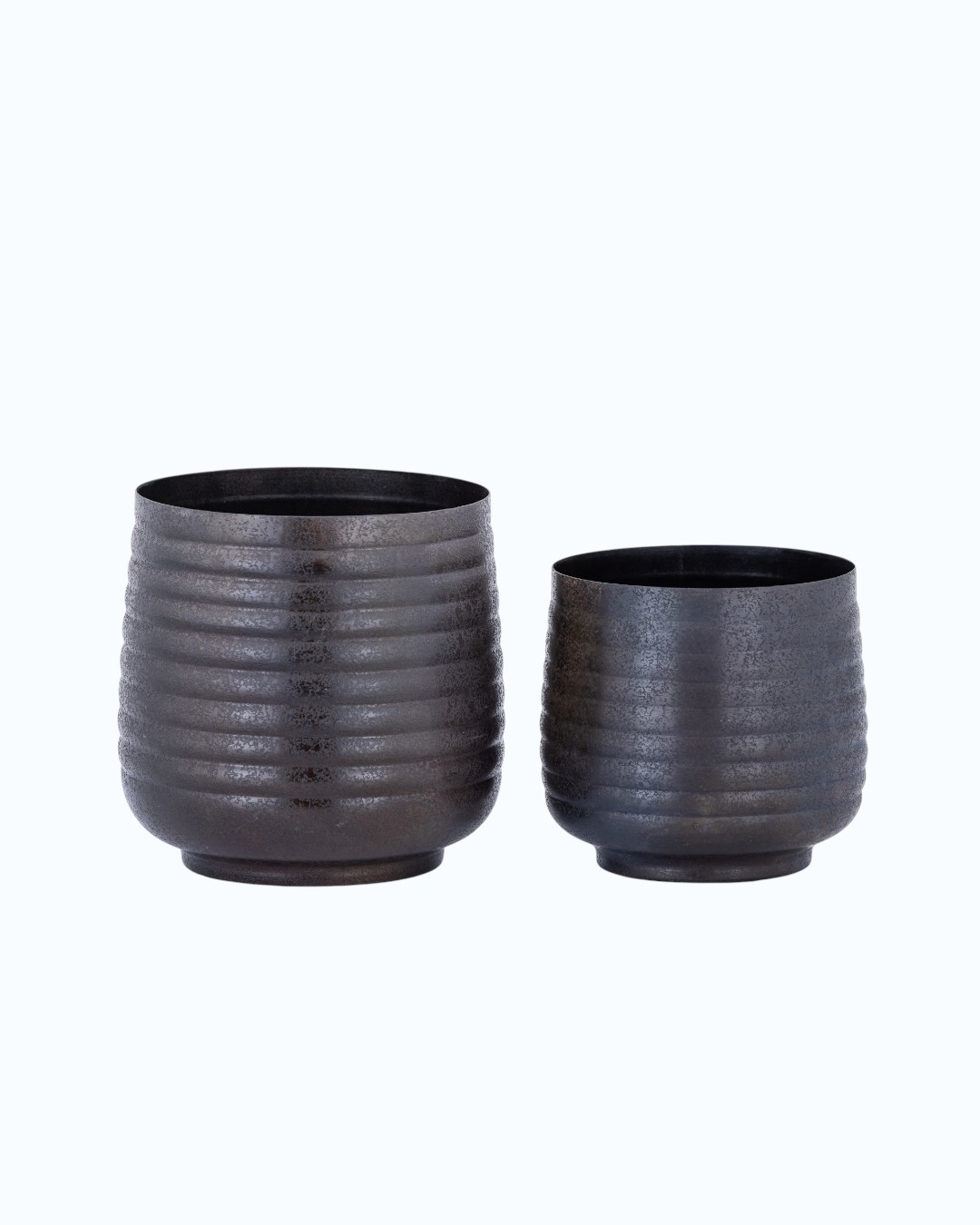 Old Hot Iron Ribbed Beehive Style Metal Pots